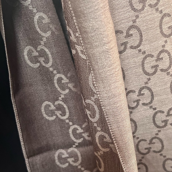 Gucci NWT silk & wool long GG shawls NEW, choose color when you buy - Picture 15 of 16
